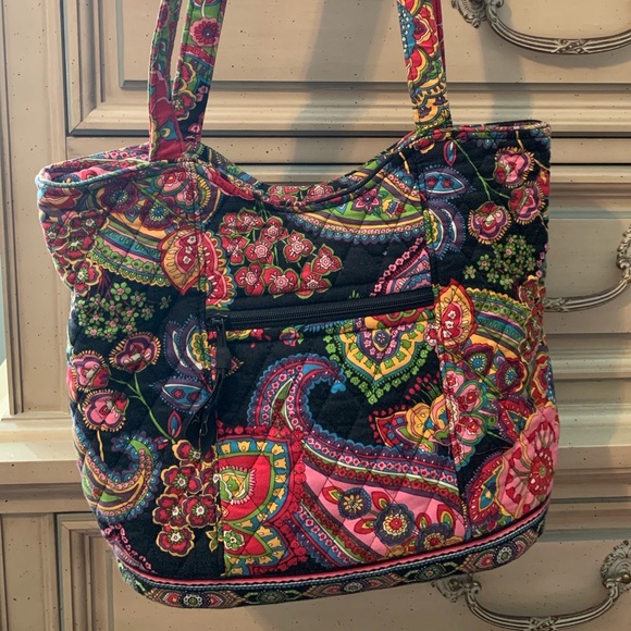 Vera Bradley Handbags - Vera Bradley Bucket Tote